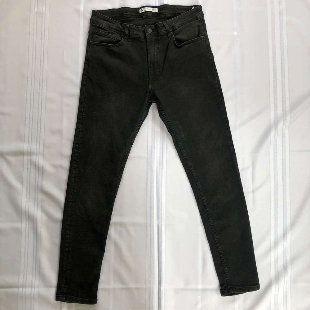 Zara Black Denim Straight Leg Jeans with Some Stretch! Size 36
